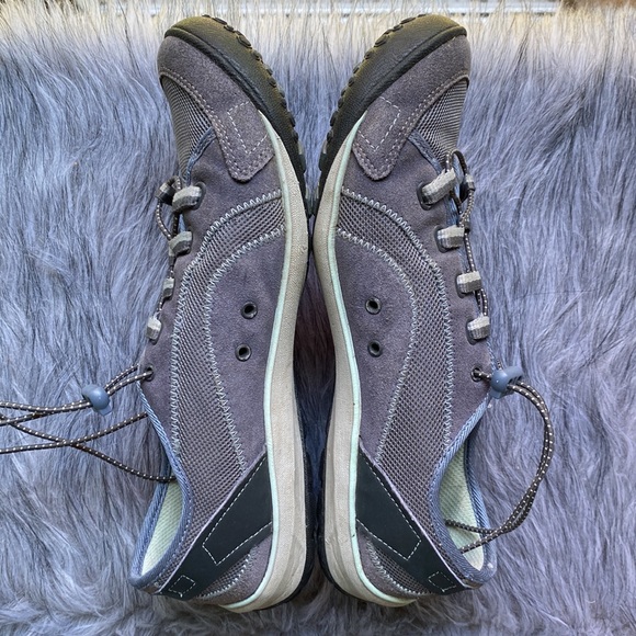 Dr. Scholl’s walking shoes - Picture 2 of 3